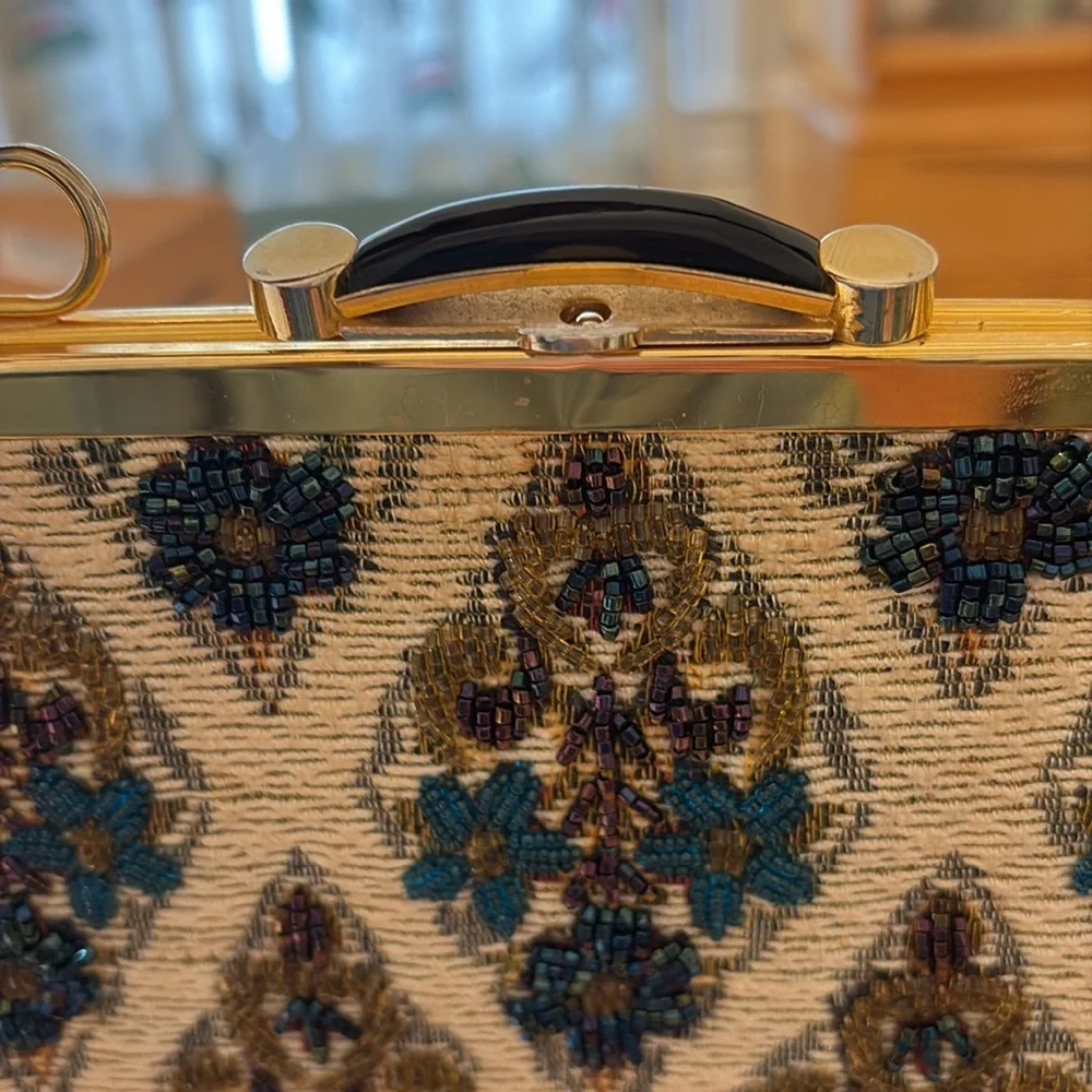 Vintage Beaded Tapestry Top-Handle Handbag with Clasp Closure. - Picture 5 of 12